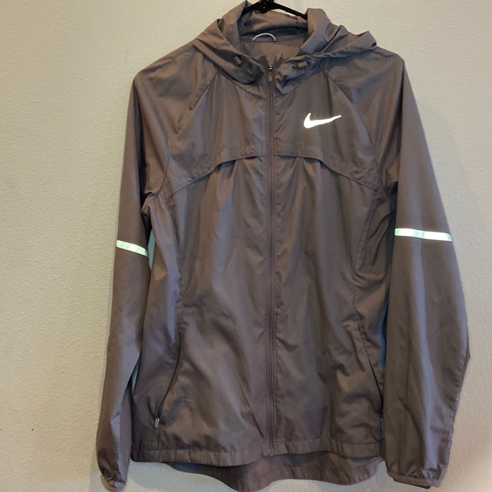 Women’s Size Medium Gray Nike Windbreaker